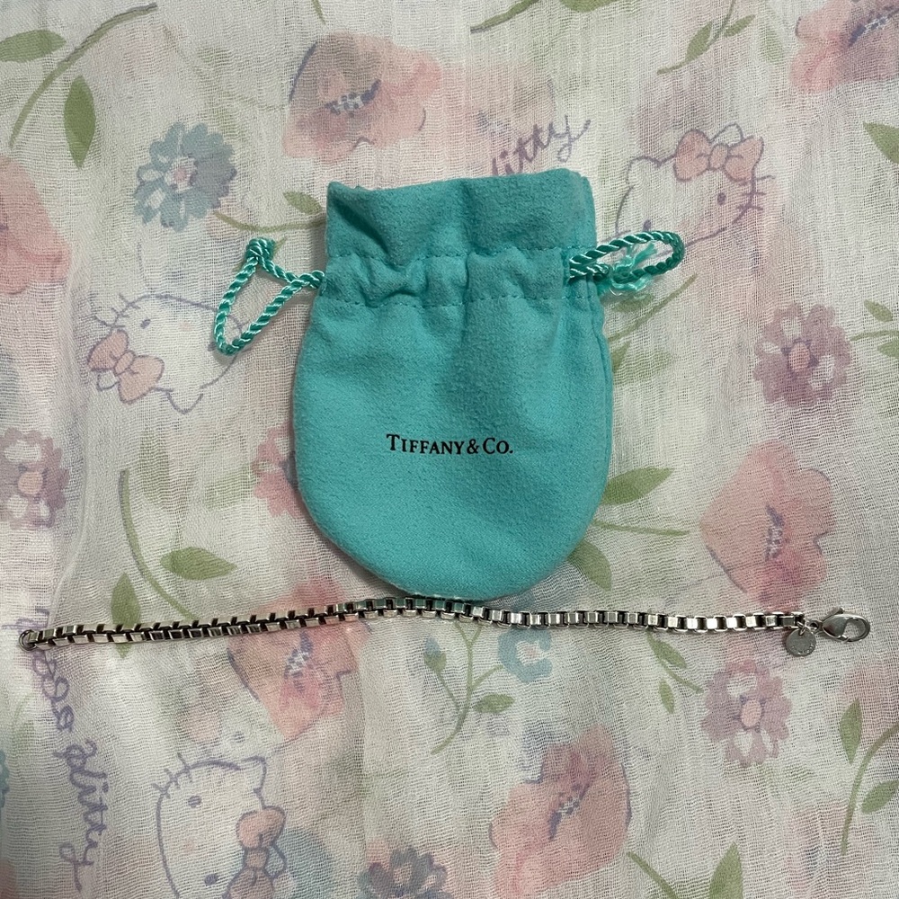 Tiffany & Co. Silver Chain Bracelet with Teal Pouch 7”